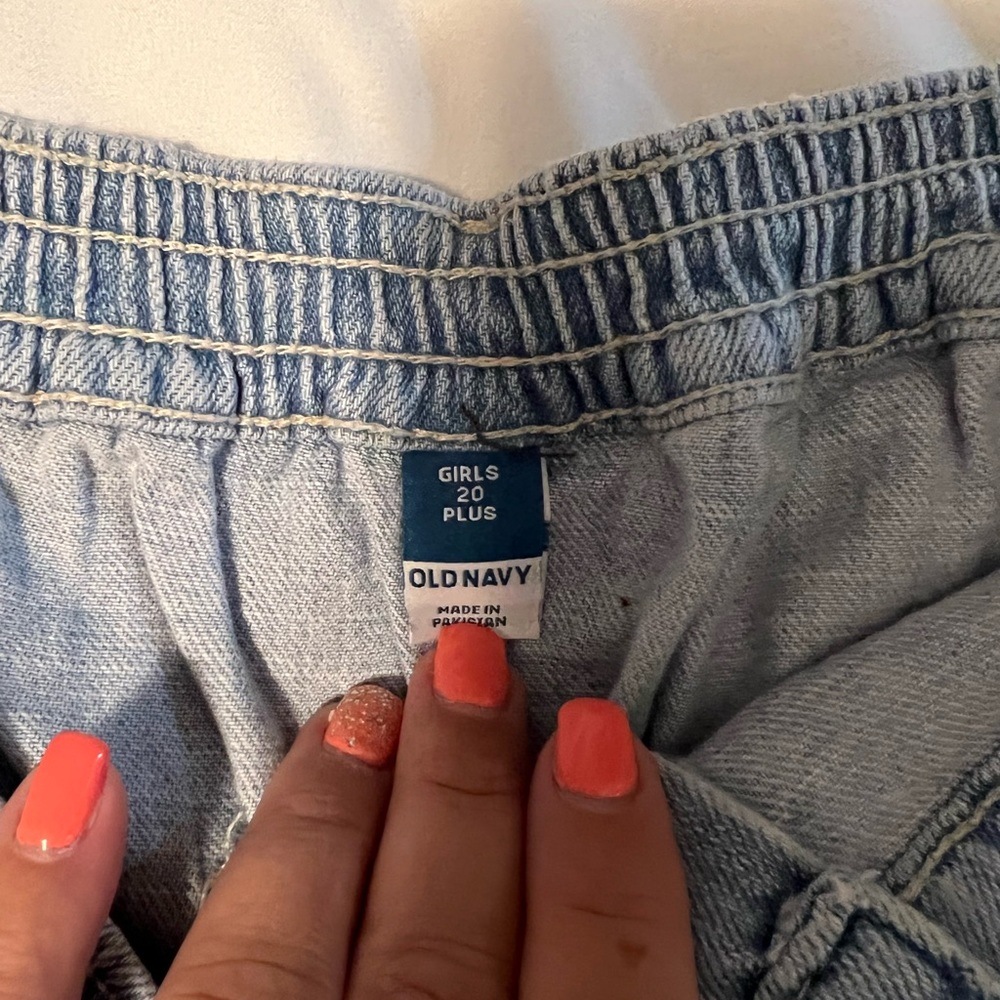 Shorts - Picture 3 of 3